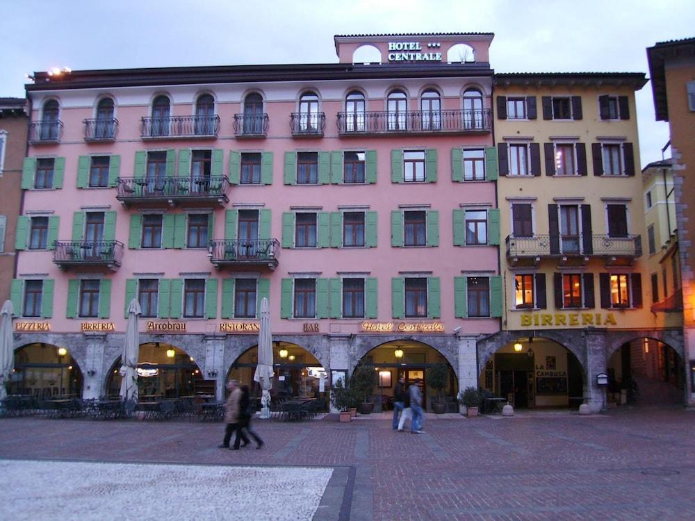 Hotel Centrale Riva del Garda Exteriör bild