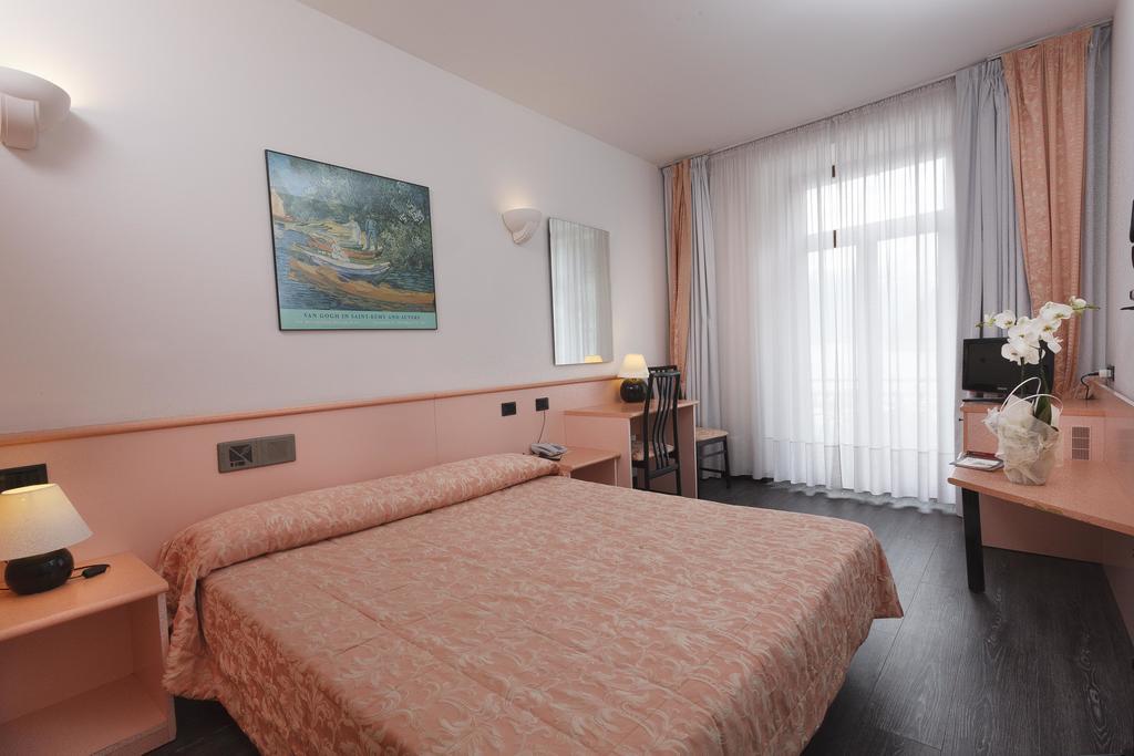 Hotel Centrale Riva del Garda Exteriör bild